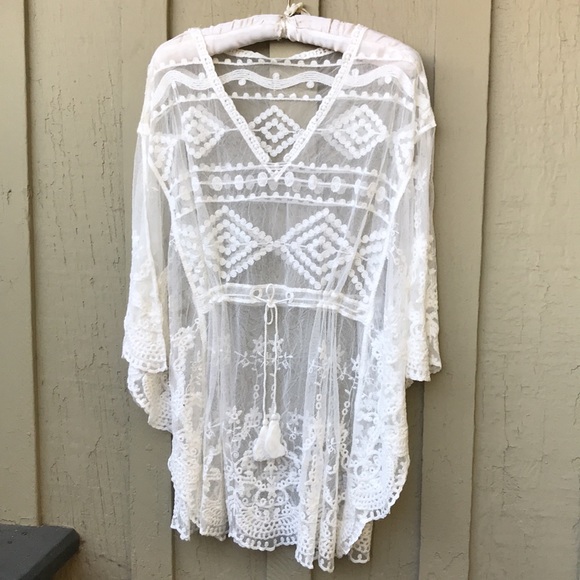 ๐Host Pick๐ New! White Lace Kimono - Picture 6 of 12